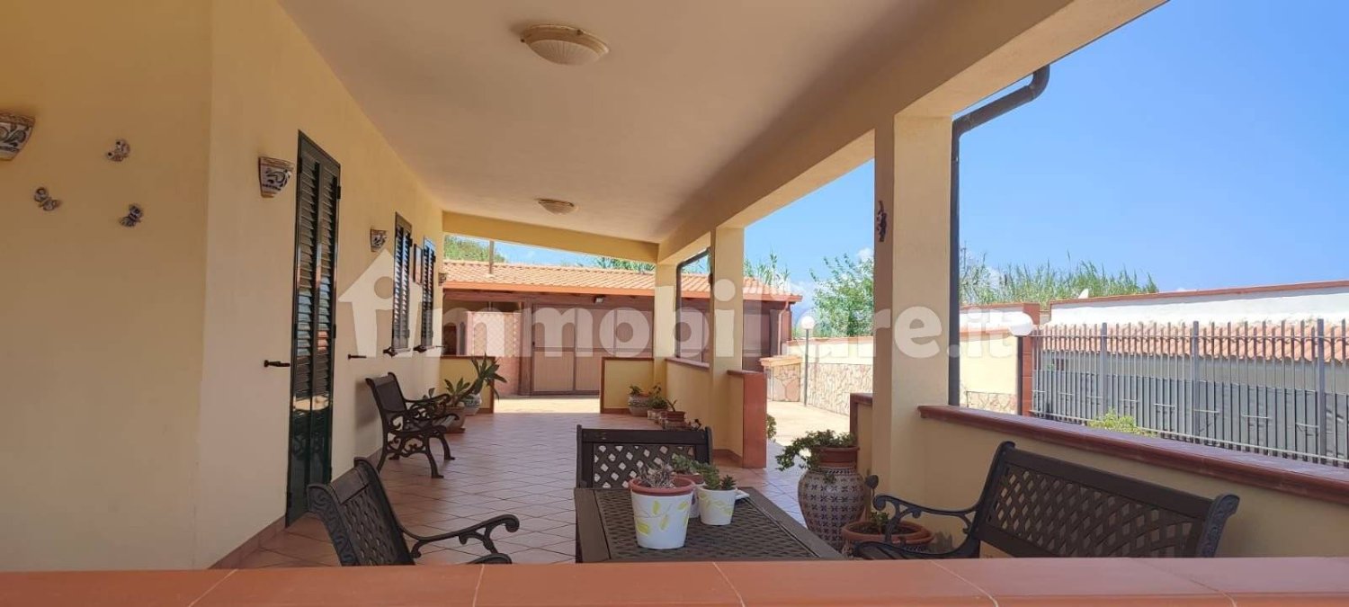 Villa de 4 dormitorios en Balestrate, Italy No. 251115