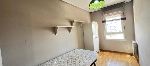 Apartamento de 3 dormitorios en León, Spain No. 74742 9