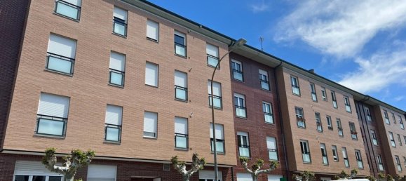 Apartamento de 3 dormitorios en León, Spain No. 74742 2