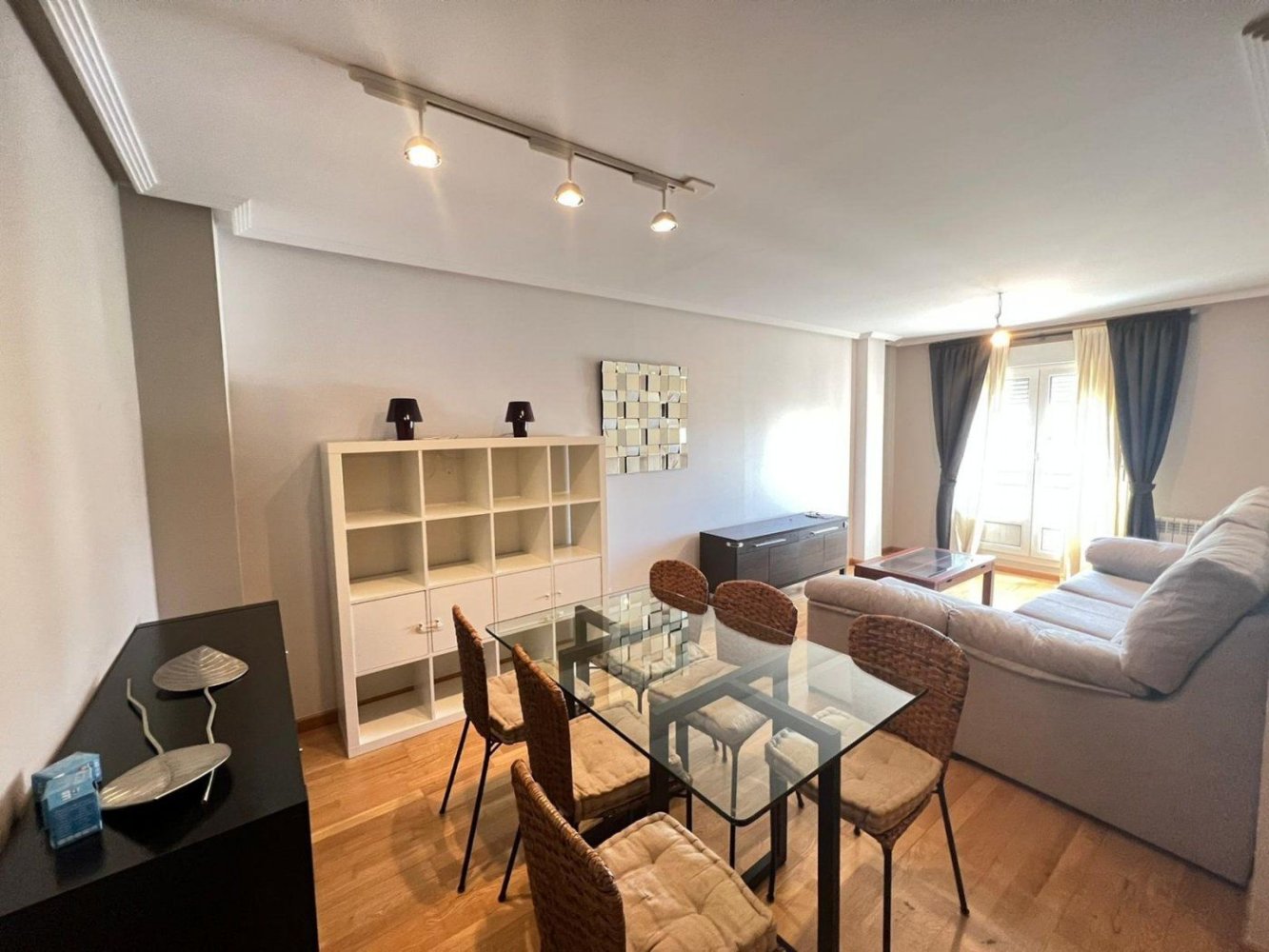 Apartamento de 3 dormitorios en León, Spain No. 74742