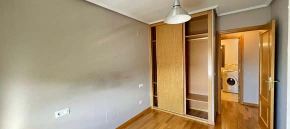 Apartamento de 3 dormitorios en León, Spain No. 74742 7
