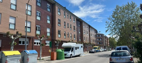 Apartamento de 3 dormitorios en León, Spain No. 74742 3