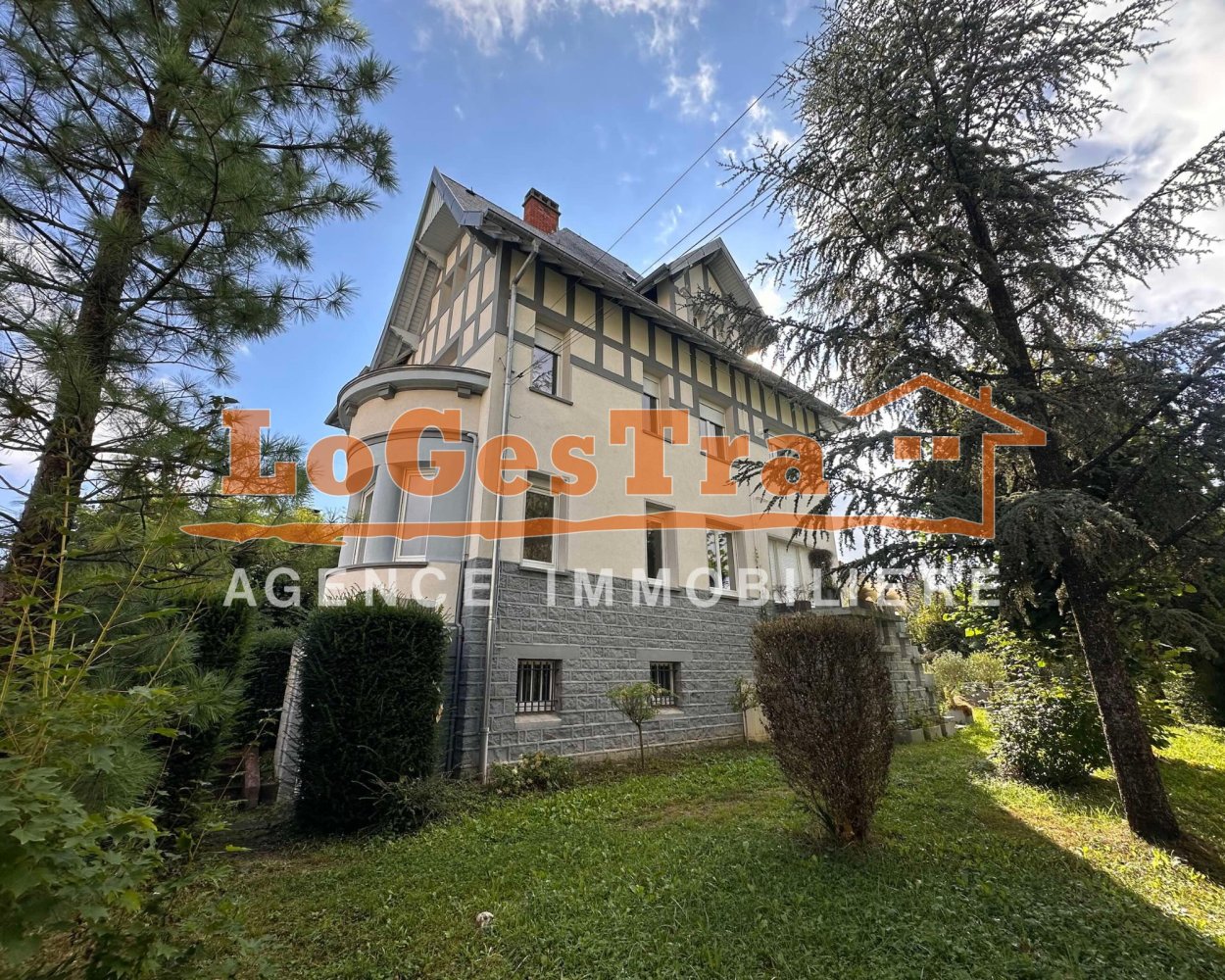 197m² Building in Vittel, France No. 156735