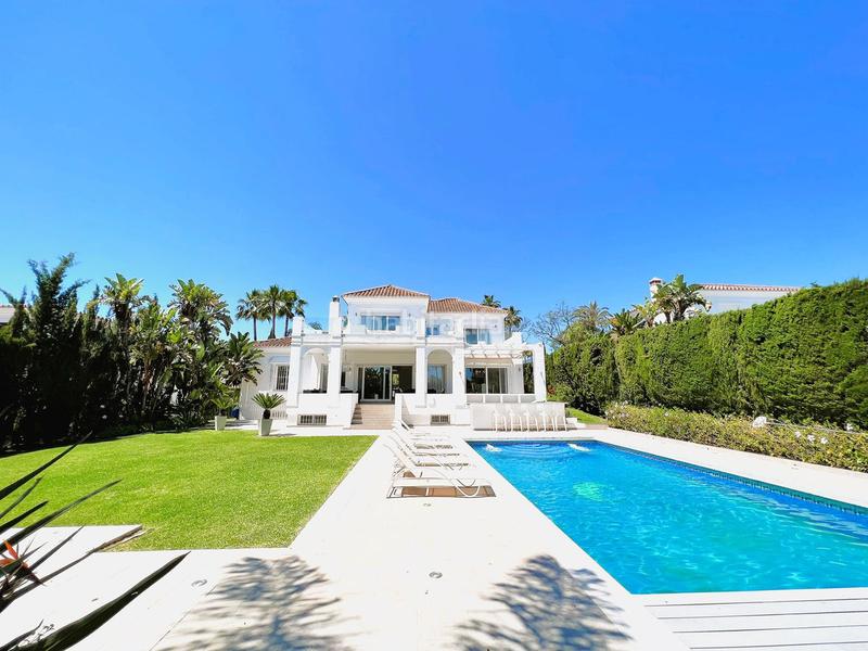 6 bedrooms Villa in Marbella, Spain No. 82209