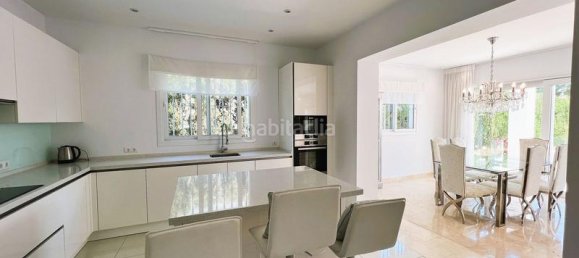 6 bedrooms Villa in Marbella, Spain No. 82209 3