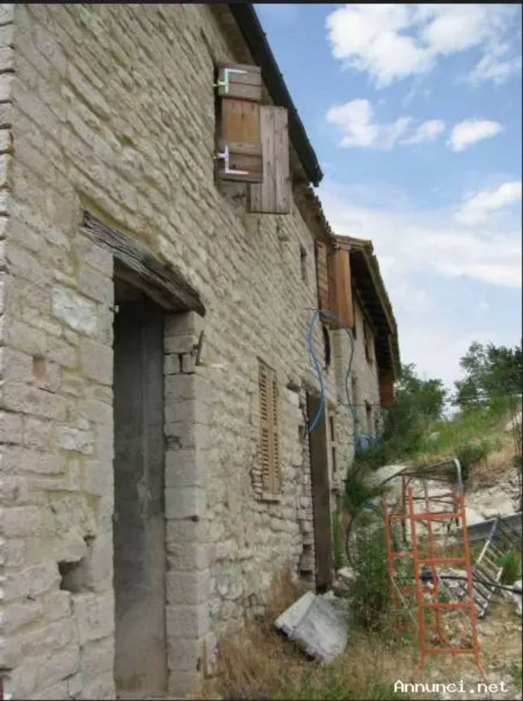 Casa de 8 habitaciónes en Cagli, Italy No. 157507