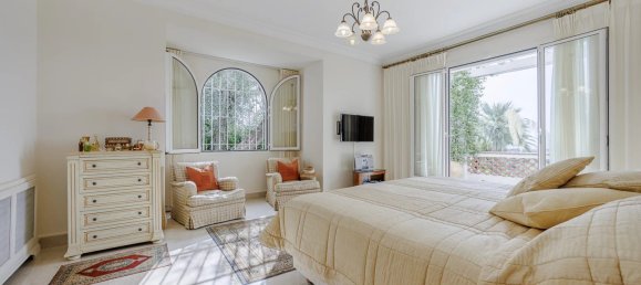 5 bedrooms Villa in Mougins, France No. 1544 7