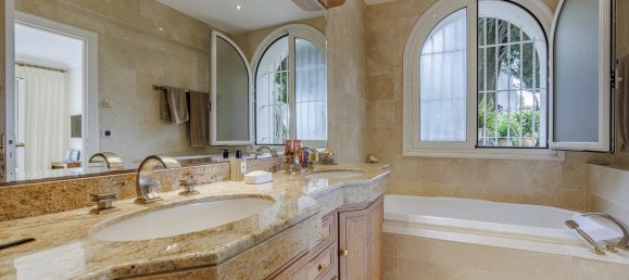 5 bedrooms Villa in Mougins, France No. 1544 8