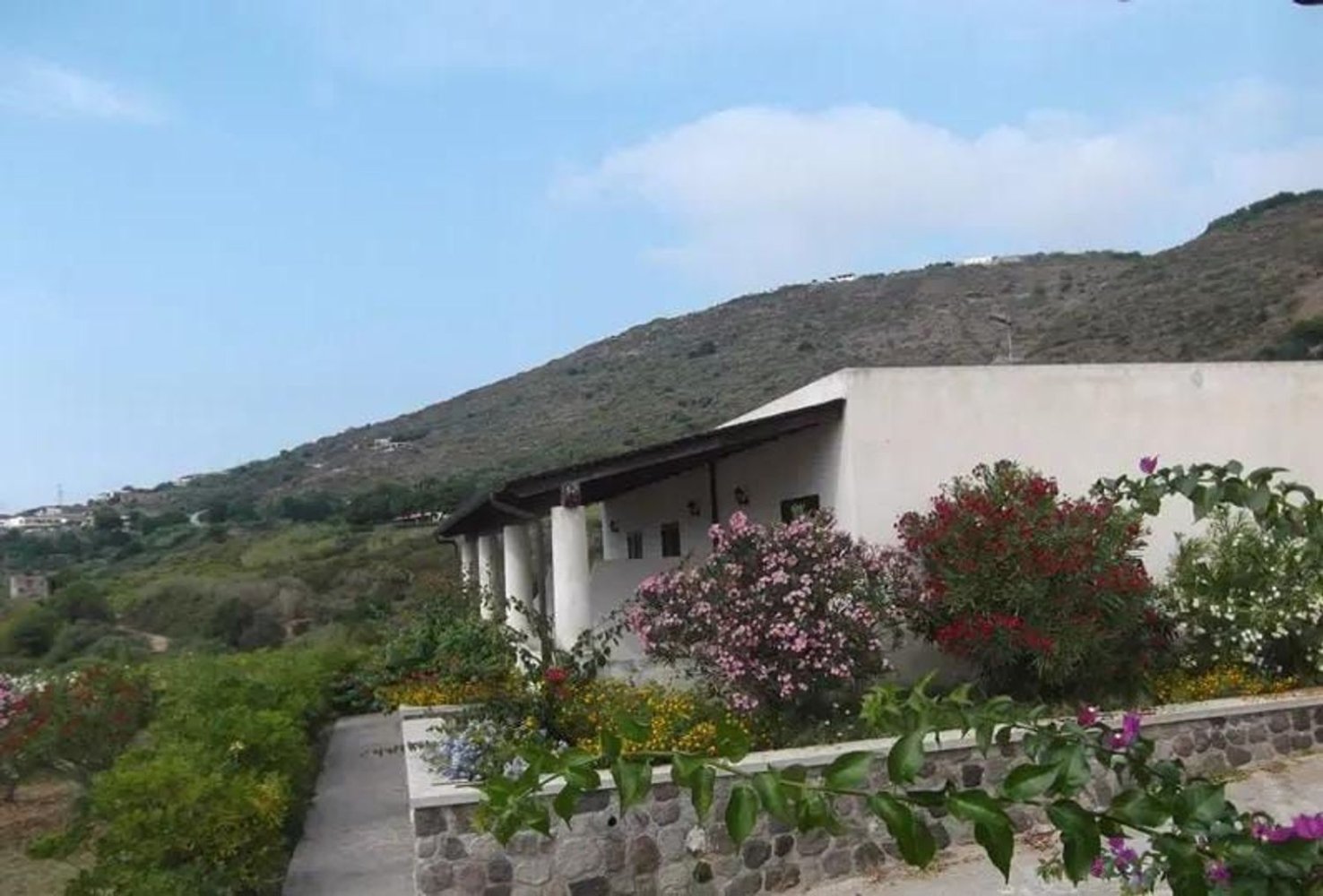 Дом с 3 комнатами в Липари, Италия № 38269