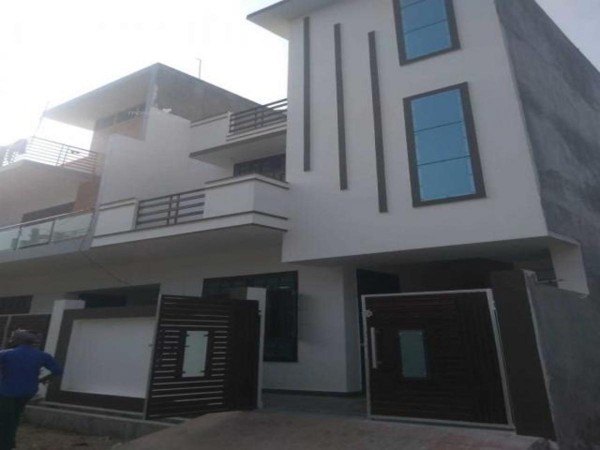 2 bedrooms House in Lucknow, India No. 18284