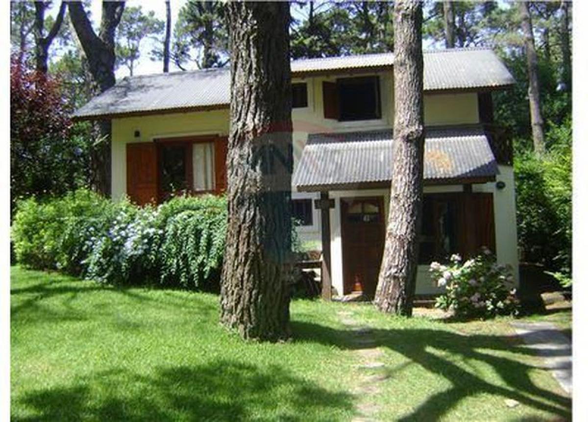 3 bedrooms House in Mar del Plata, Argentina No. 76482