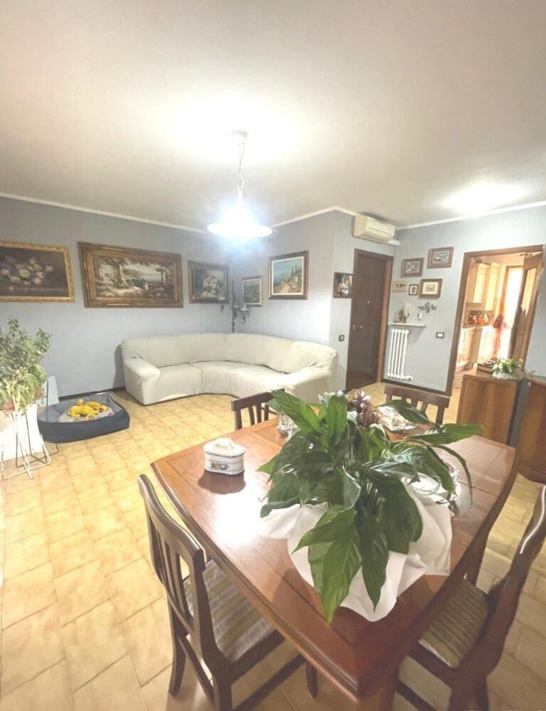3-salle Appartement à Broni, Italy No. 289621