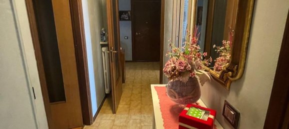 3-salle Appartement à Broni, Italy No. 289621 17