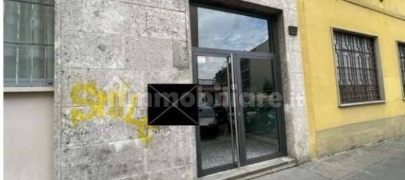 2 bedrooms Apartment in Milan, Italy No. 273597 2