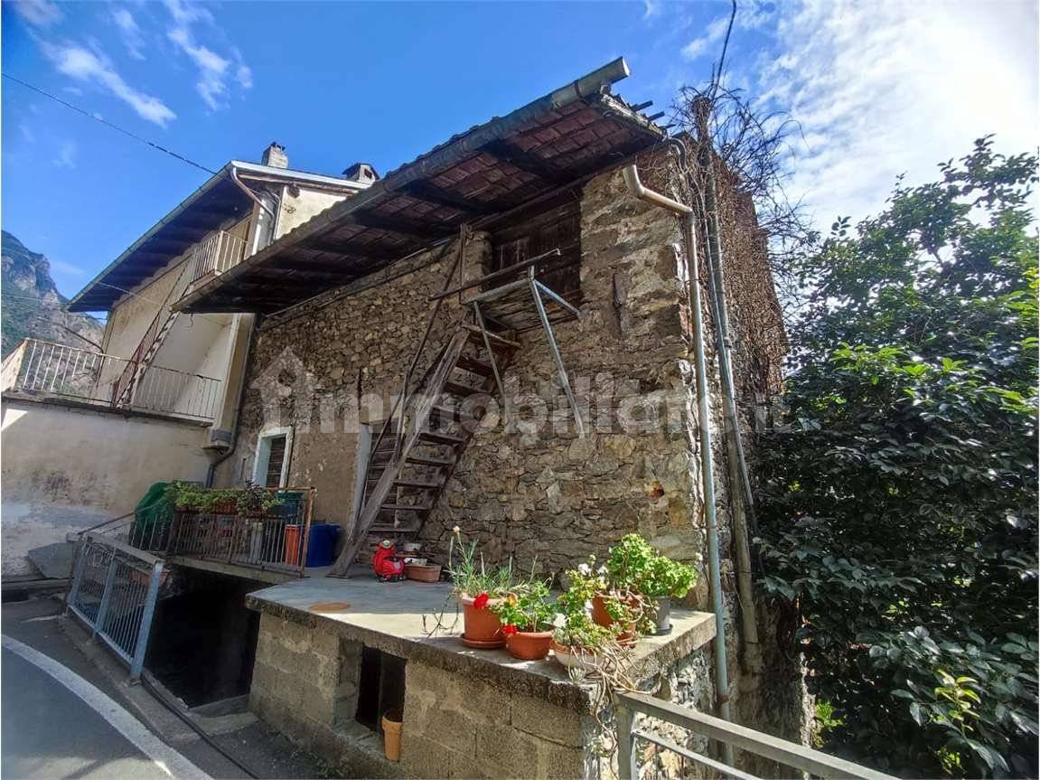 2 Schlafzimmer Haus in Pont Saint Martin, Italy, Nr. 284147