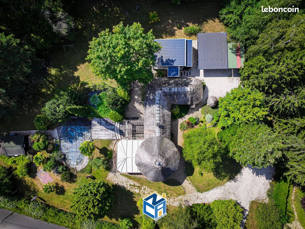 Casa de 6 dormitorios en Montbazon, France No. 260060