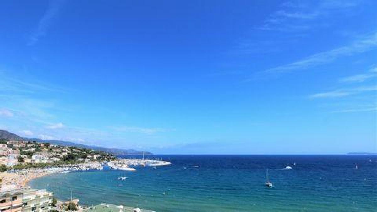 4 bedrooms Condo in Le Lavandou, France No. 15996