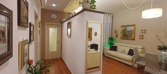 3 bedrooms Apartment in Bologna, Italy No. 352617 2