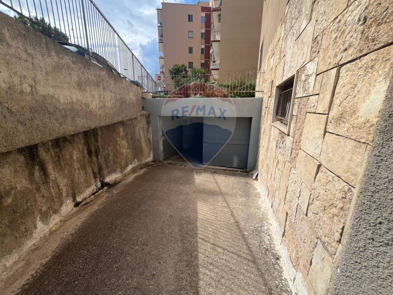 1 room Garage in Bari, Italy No. 127450