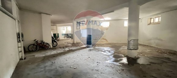 1 room Garage in Bari, Italy No. 127450 2