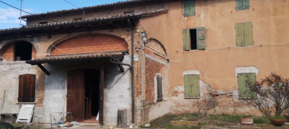 7 rooms Apartment in Poviglio, Italy No. 97862 2