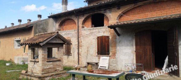 7 rooms Apartment in Poviglio, Italy No. 97862 9