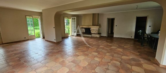 7 bedrooms House in Soissons, France No. 231045 2