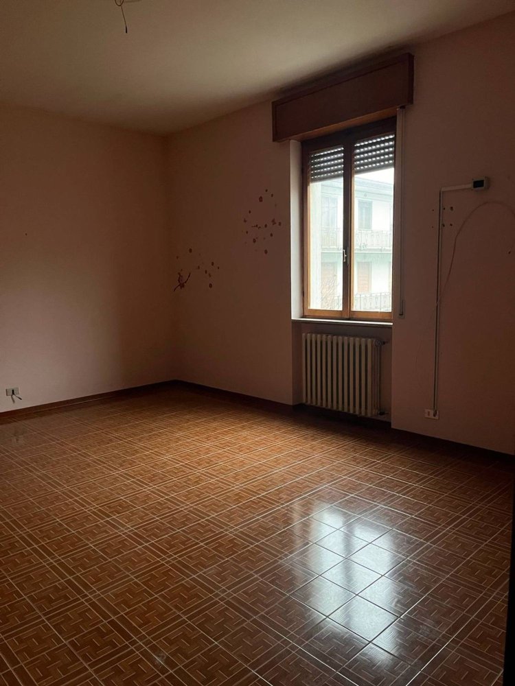3 rooms House in Lugagnano Val d'Arda, Italy No. 220518