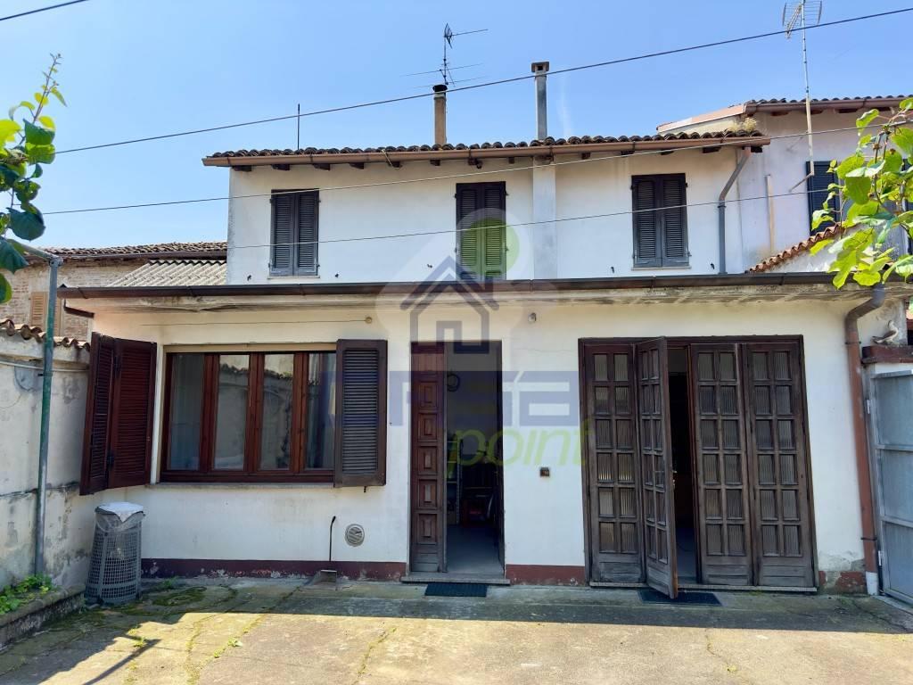 12 rooms House in Grumello Cremonese ed Uniti, Italy No. 159326