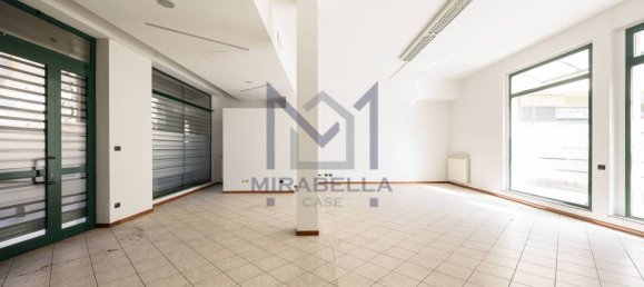 Propiedad comercial de 1 habitación en Lissone, Italy No. 232551 5