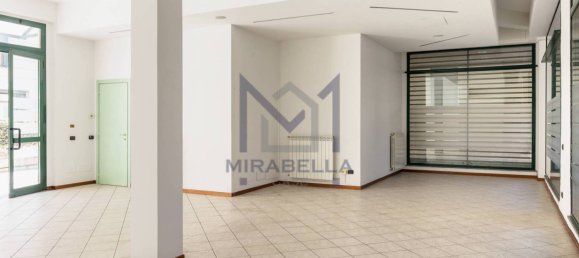 Propiedad comercial de 1 habitación en Lissone, Italy No. 232551 2