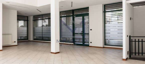 Propiedad comercial de 1 habitación en Lissone, Italy No. 232551 12