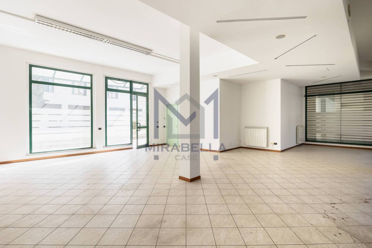 Propiedad comercial de 1 habitación en Lissone, Italy No. 232551