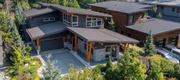 4 bedrooms House in British Columbia, Canada No. 1128 2