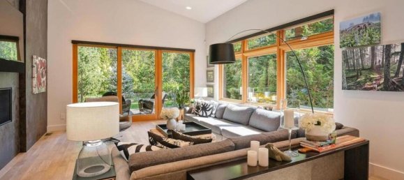 4 bedrooms House in British Columbia, Canada No. 1128 11