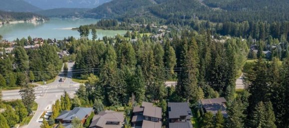 4 bedrooms House in British Columbia, Canada No. 1128 4