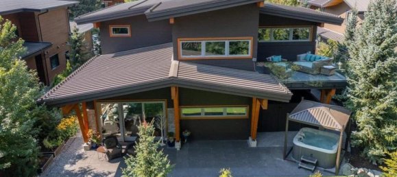 4 bedrooms House in British Columbia, Canada No. 1128 5