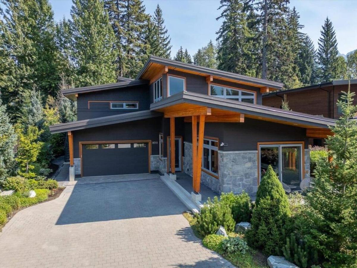 4 bedrooms House in British Columbia, Canada No. 1128