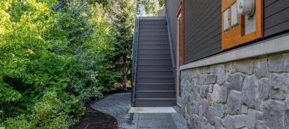 4 bedrooms House in British Columbia, Canada No. 1128 7