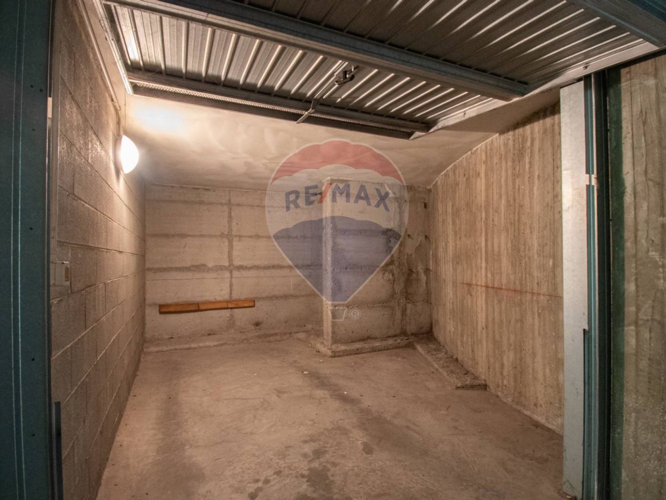 1 room Garage in Brescia, Italy No. 371655
