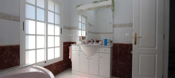 Вилла с 4 спальнями в Л'Альфас дель Пи, Испания № 4309 8