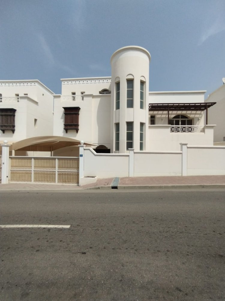 5 Schlafzimmer Doppelhaus in Muscat, Oman, Nr. 1610