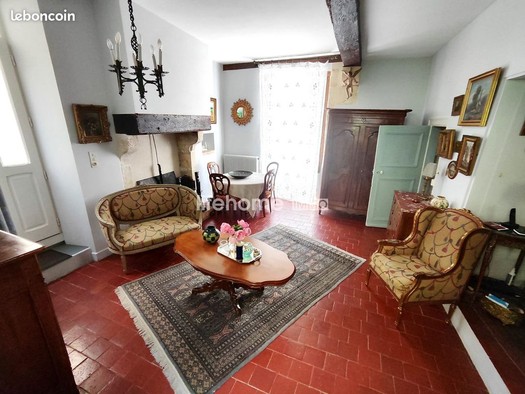 3 bedrooms House in Issoudun, France No. 263430