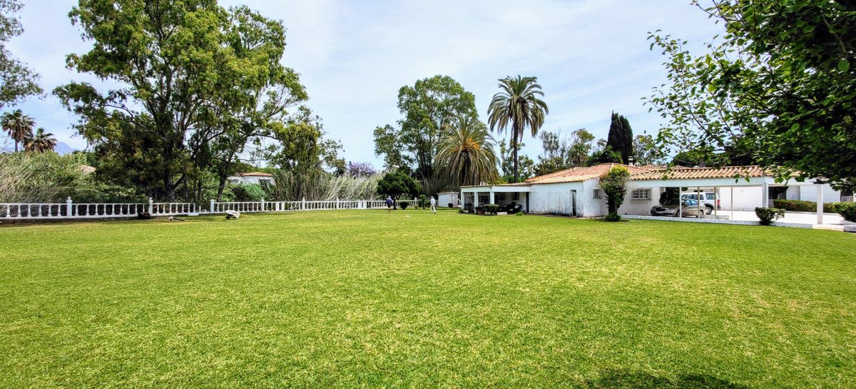 Villa à Guadalmina, Spain 493m² No. 287004