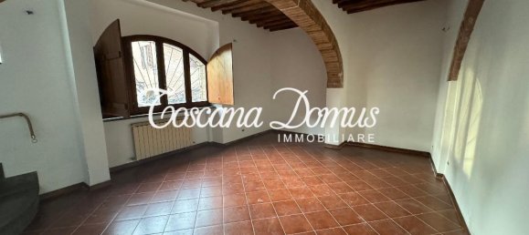 6 rooms House in Siena, Italy No. 18324 2