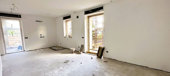 6 rooms Apartment in Macerata, Italy No. 206890 10