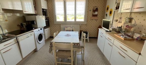 Apartamento de 2 dormitorios en Montceau-les-Mines, France No. 358930 5