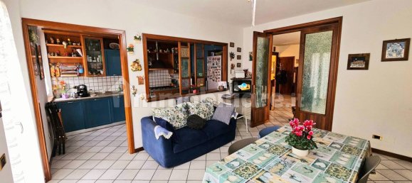 4 Schlafzimmer Haus in Perugia, Italy, Nr. 106851 8