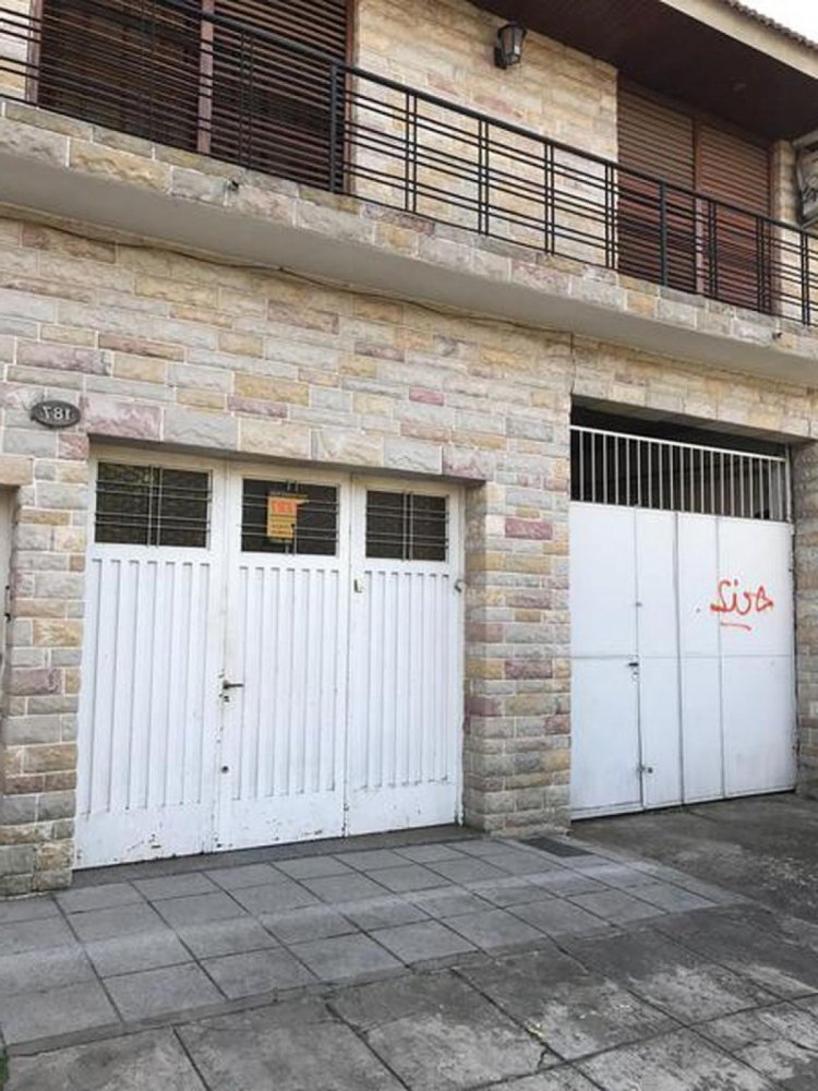 Коммерческая недвижимость 213м² в Альмиранте Браун, Аргентина № 108801