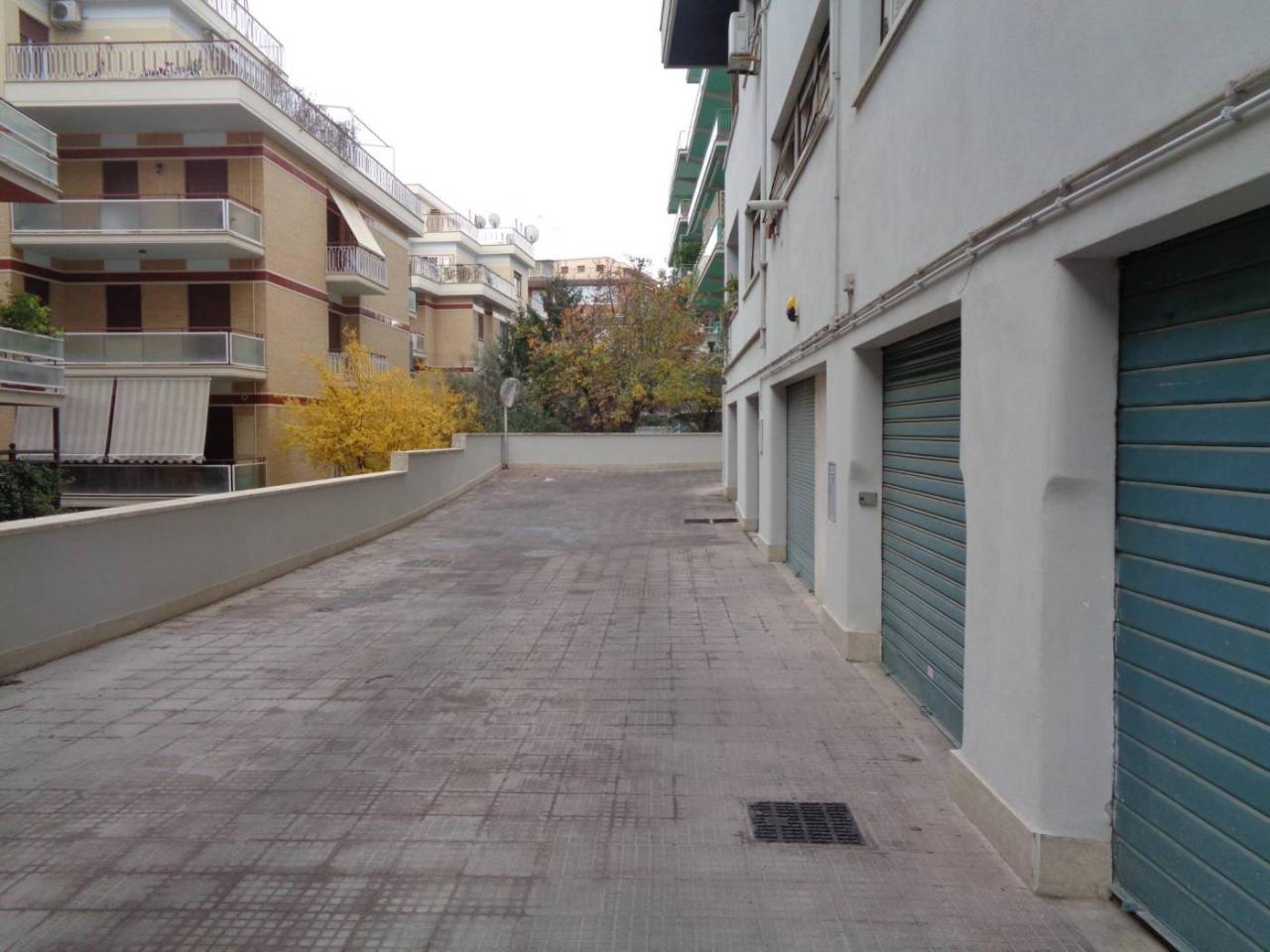 Garage à Rome, Italy 11m² No. 31654